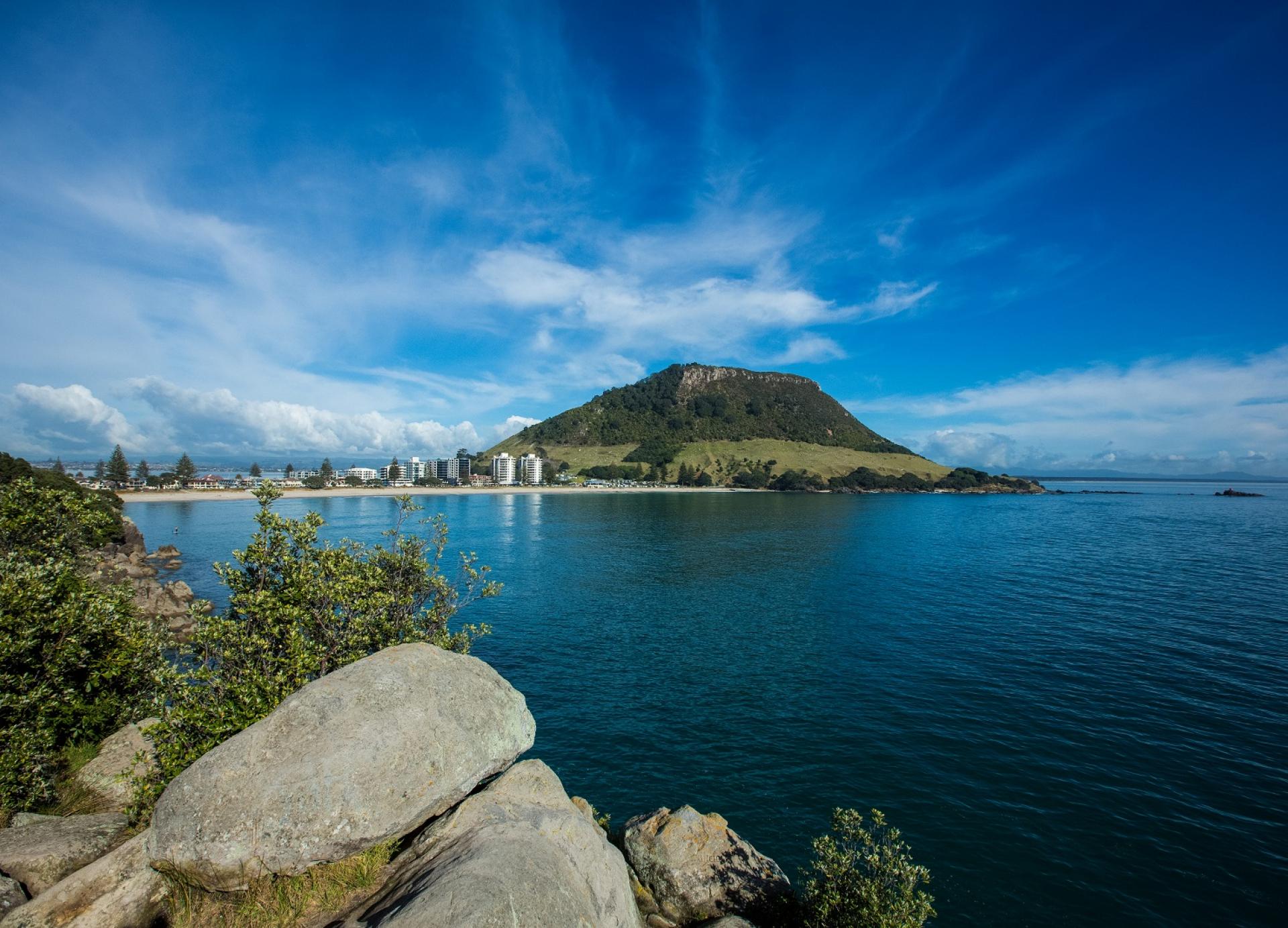 tauranga view of mount maunganui across beach